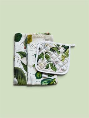 Michel Design Works Magnolia Petals Kitchen Towels & Pot Holder set (3)